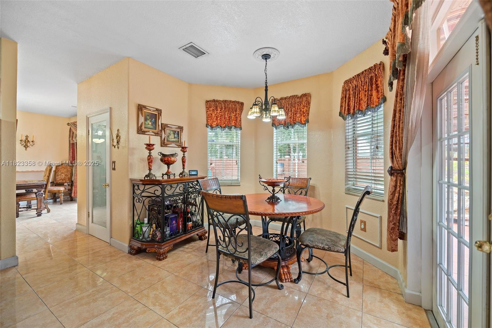 RIVIERA TRACE - Residential