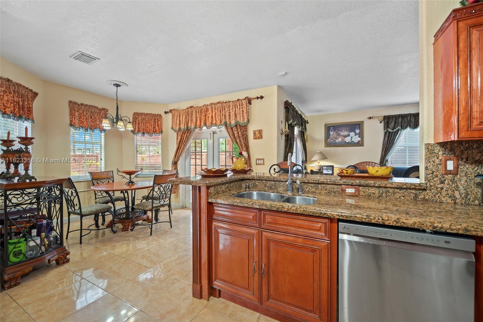 RIVIERA TRACE - Residential