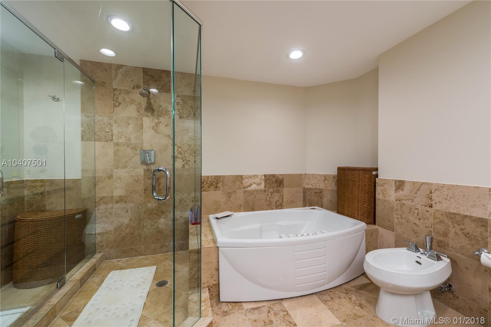 IL VILLAGGIO ON SOUTH BEA - Residential