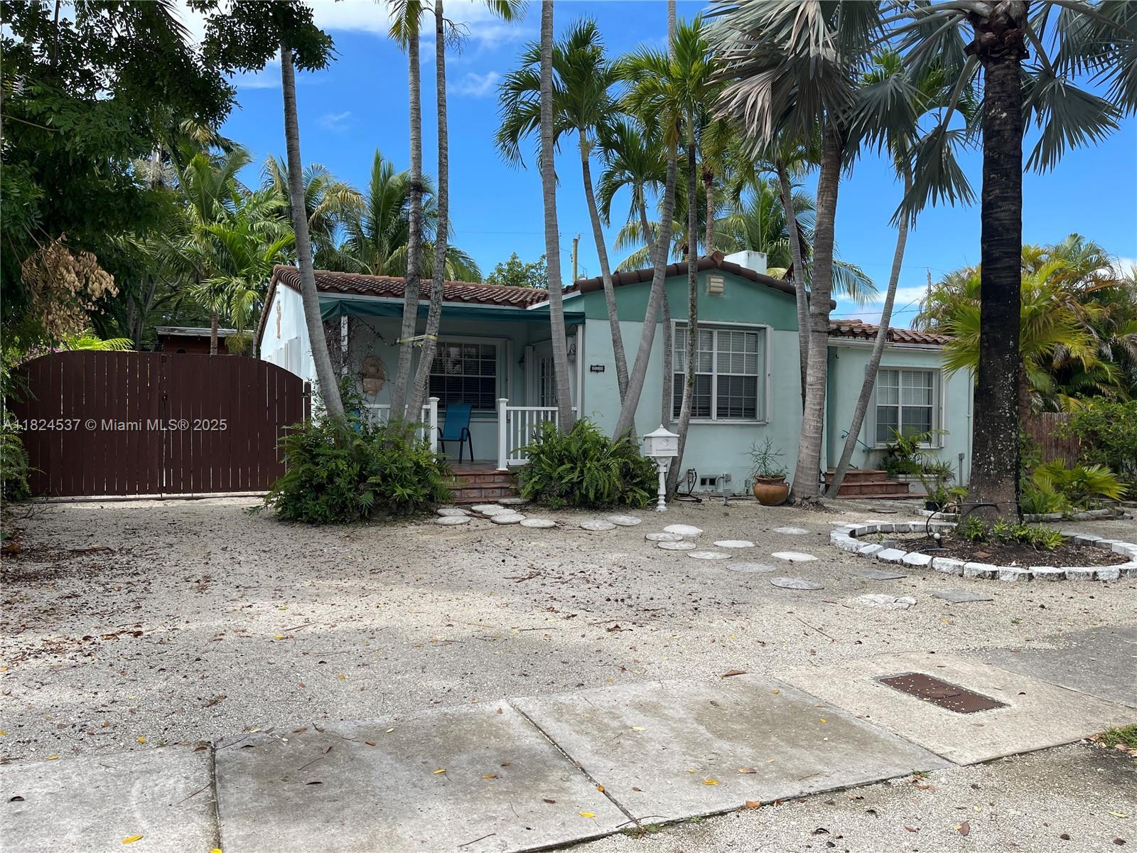 2280 Sw 20th St 2280, Miami, Broward County, Florida - 4 Bedrooms  
2 Bathrooms - 