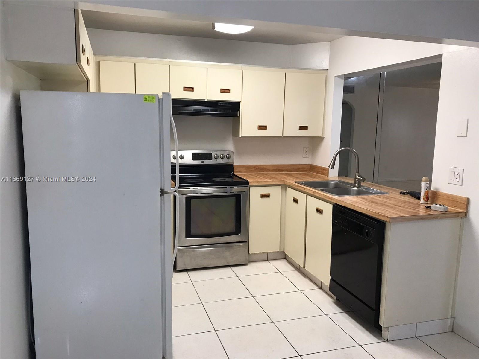 MONTEREY VILLAGE-ONE COND - Residential