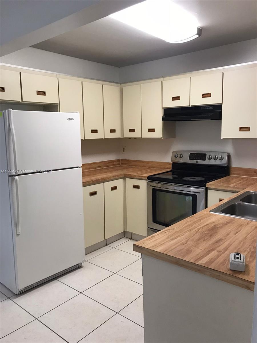 MONTEREY VILLAGE-ONE COND - Residential