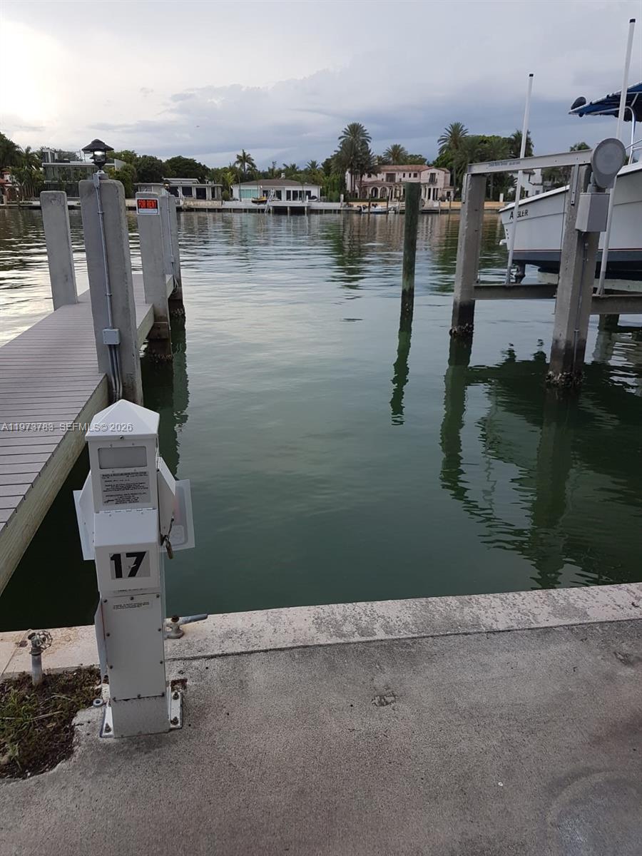 THE CARRIAGE HOUSE CONDO - Land