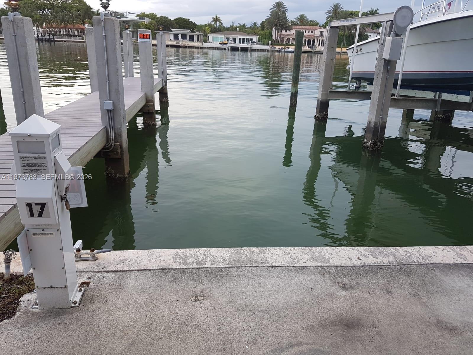 THE CARRIAGE HOUSE CONDO - Land