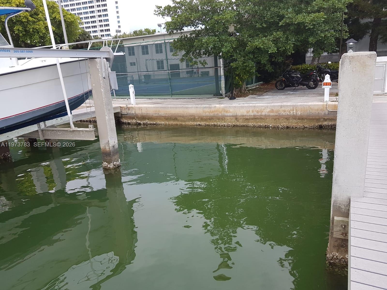 THE CARRIAGE HOUSE CONDO - Land