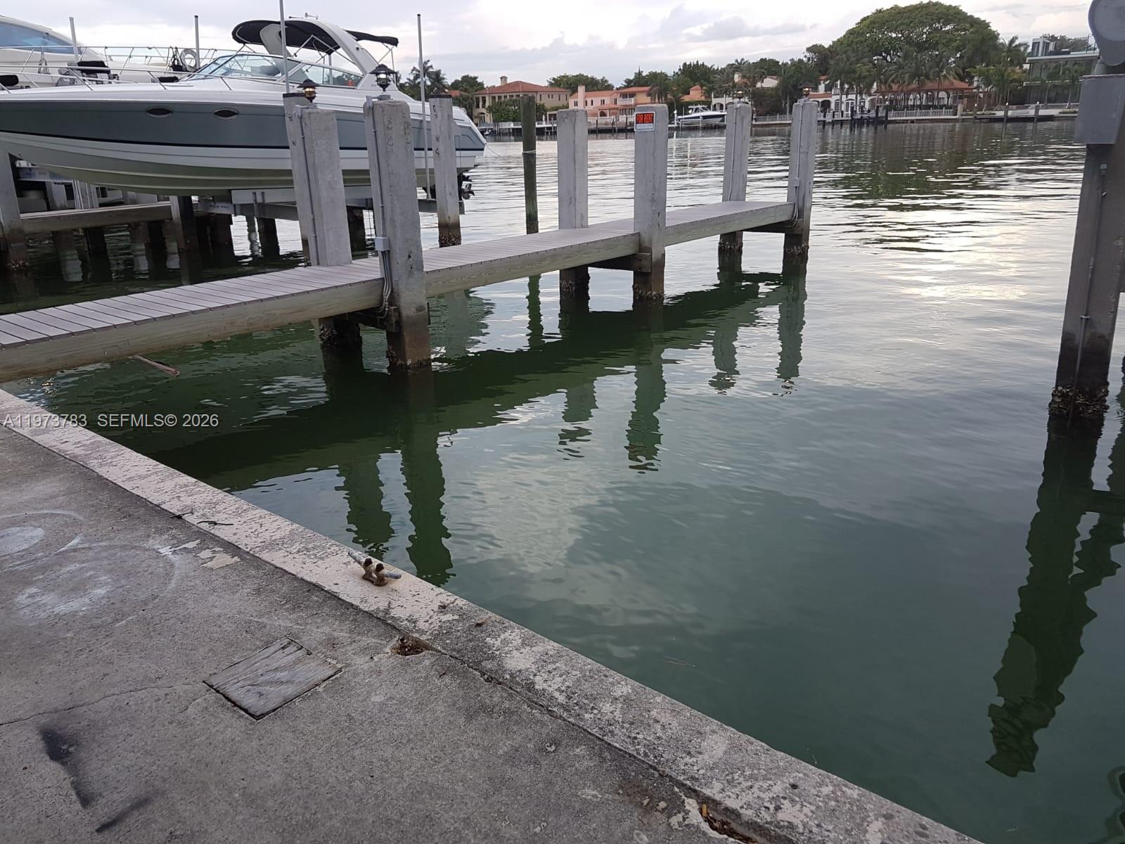 THE CARRIAGE HOUSE CONDO - Land