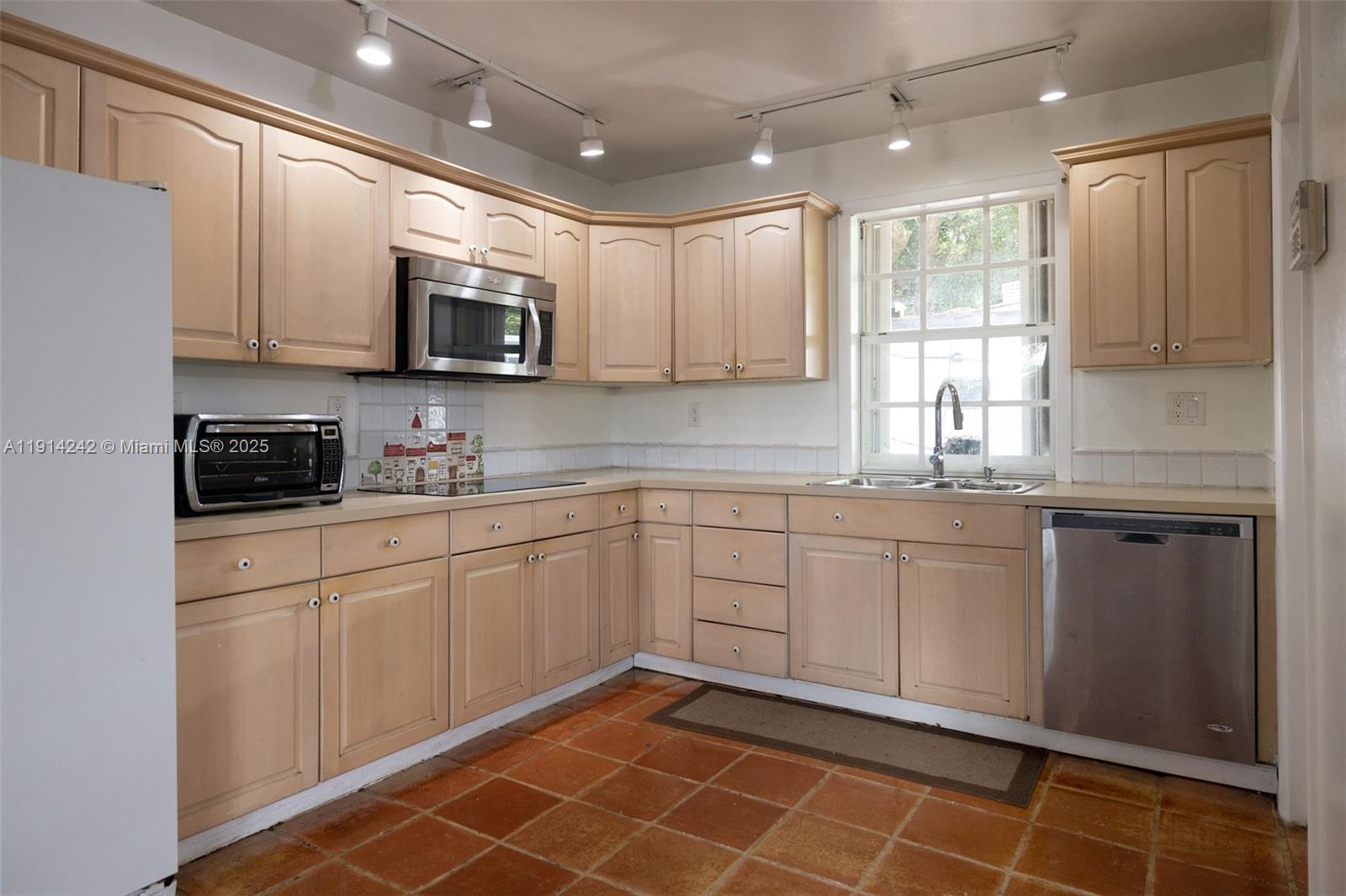 UNIVERSAL ESTATES SOUTH A - Residential