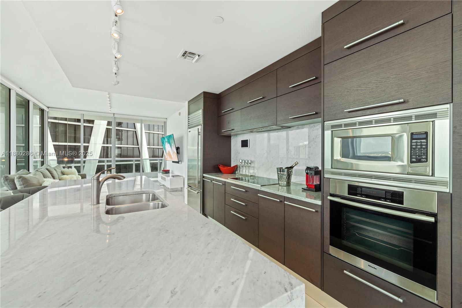 900 BISCAYNE BAY CONDO - Residential Lease