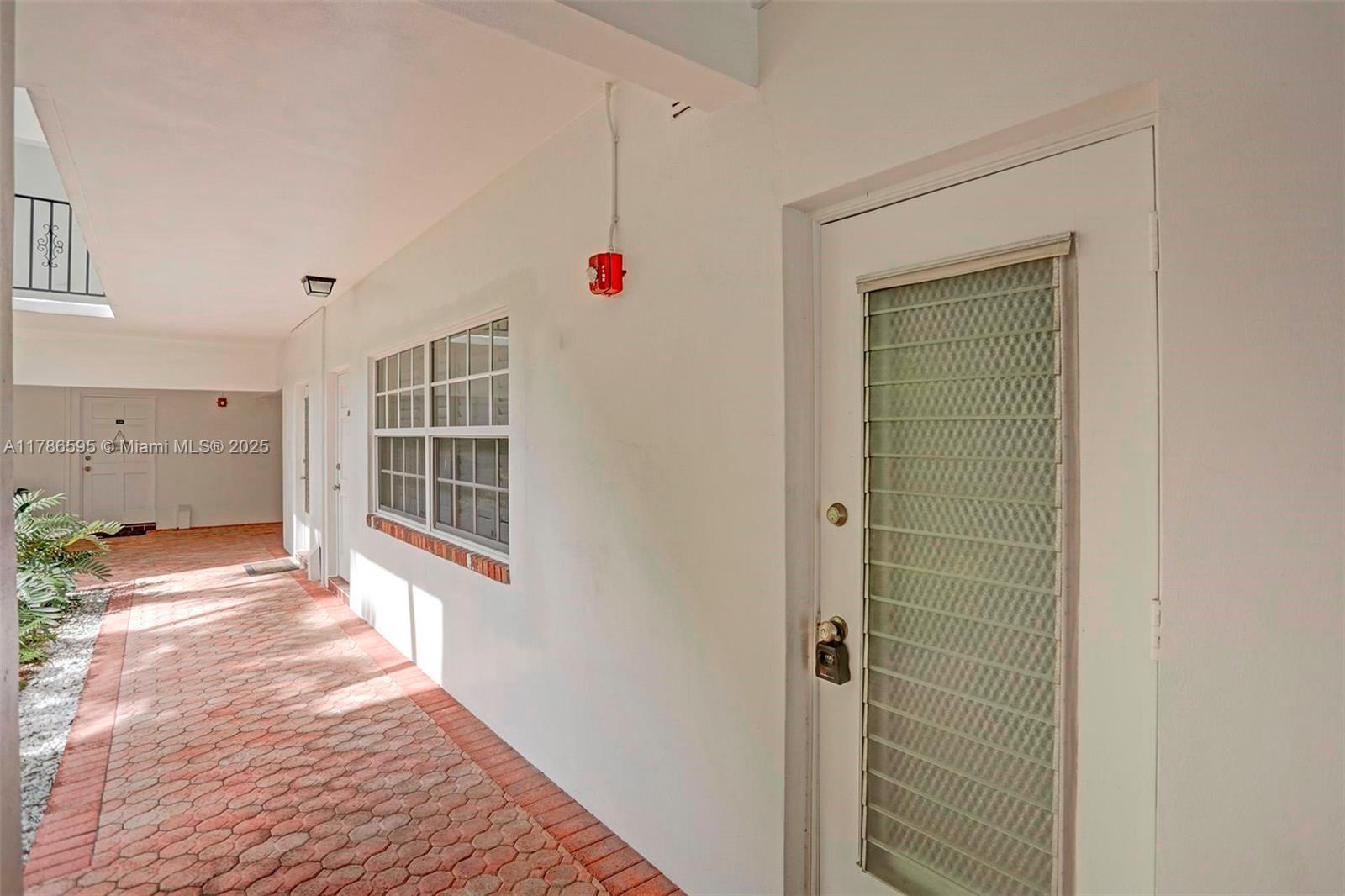 COLONIAL MANOR EAST APART - Residential