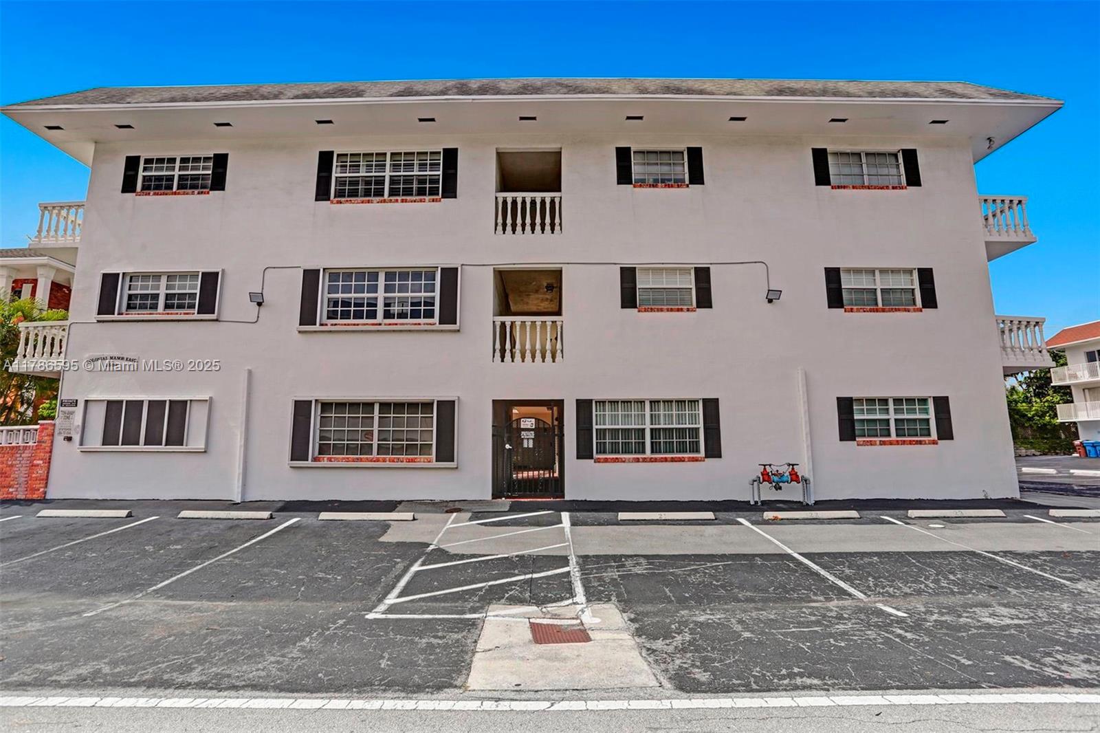 COLONIAL MANOR EAST APART - Residential