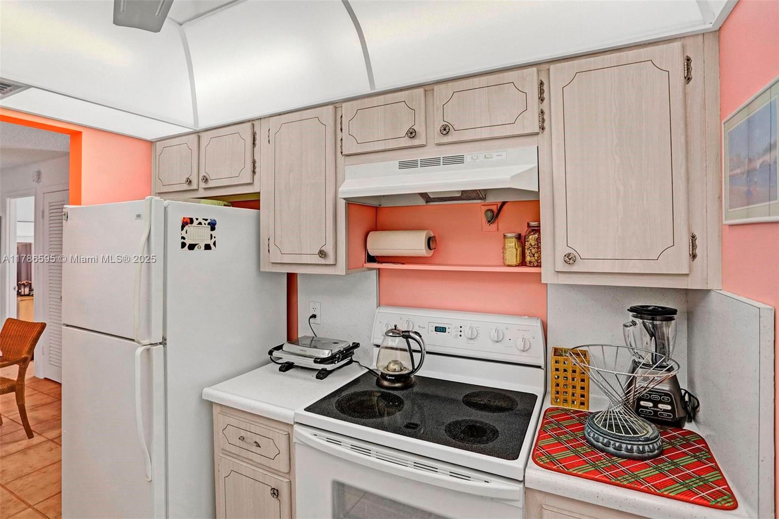 COLONIAL MANOR EAST APART - Residential