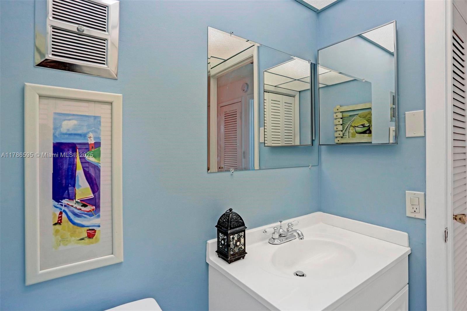 COLONIAL MANOR EAST APART - Residential