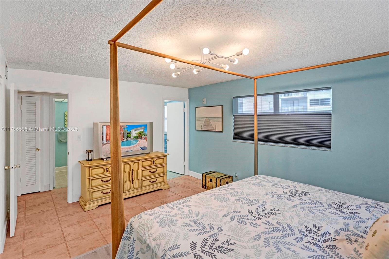 COLONIAL MANOR EAST APART - Residential