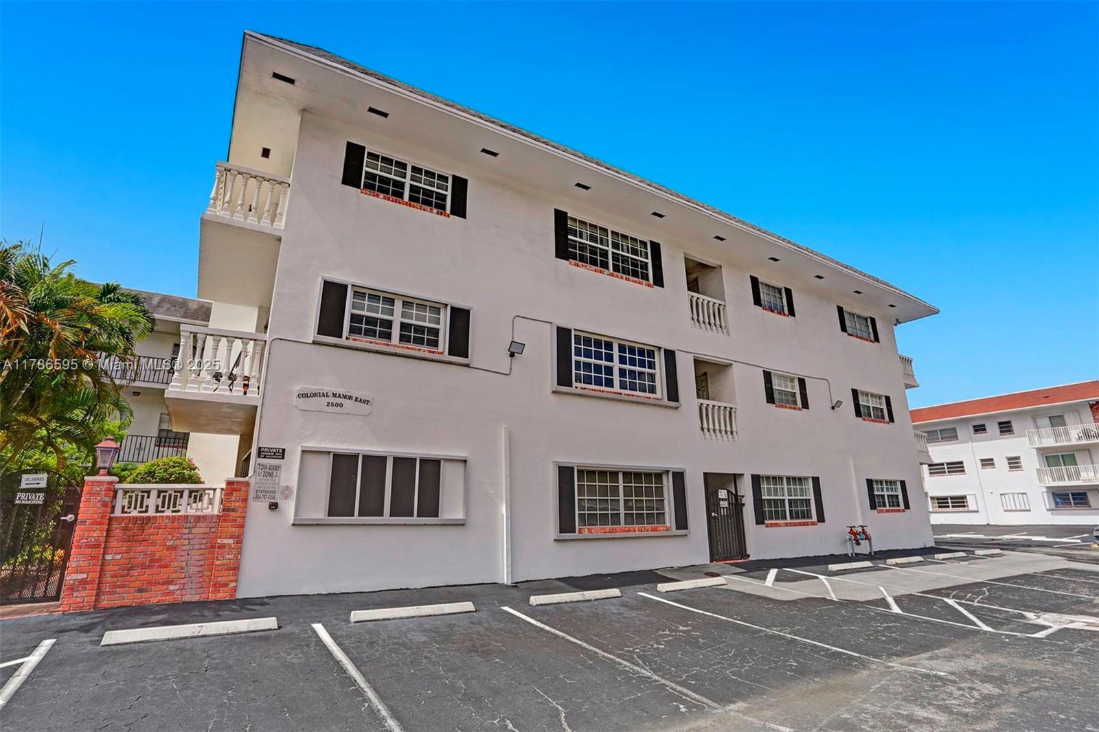 COLONIAL MANOR EAST APART - Residential