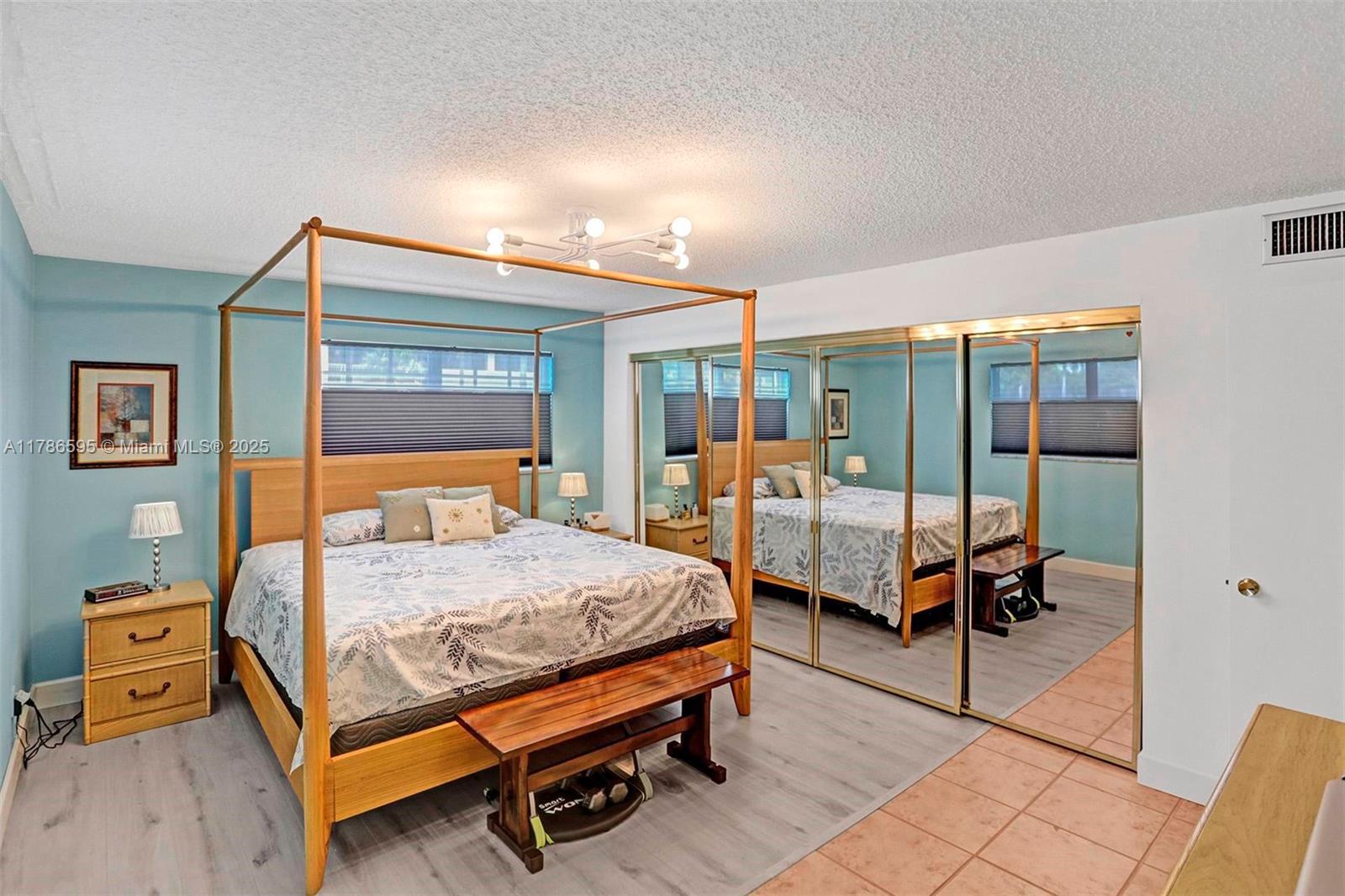 COLONIAL MANOR EAST APART - Residential