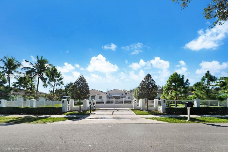 HUGE $$$ Price Reduction ! Custom Home 6500 sf on Acre- Gated Entry ,Cameras -Like New condition-
Custom Home -Absolutely Gorgeous ! Immaculate - 6 bedrms 8 baths, Dramatic Front Entry Glass doors,
22 ft ceiling living rm, incredible heated pool-spa, outdoor Chef kitchen covered patio,outdoor lighting,cabana bath outside by pool, Fantastic floor plan with 6 bedrms 8 bths plus office/exercise room, housekeeper room, large laundry room with dog shower, spacious great room/family room with large screen TV, Deluxe Chef Kitchen with professional gas stove, Luxurious master bathroom with huge walk in shower multi spray heads with soaking tub, double vanities, Huge walk in closet formal dining room, Floors 48 x 48 porcelain Tile, All Kohler plumbing fixtures, Sub Zero refrig and separate freezer, large wine cooler, pantry, WOW kitchen, countertops and cabinets- lots of storage- Direct underground gas line connected to city gas, 2 tankless water heaters, generator whole house, Sonos sound system in and out , Gated entry with security cameras, professional landscaping, MUST SEE !
   NO FLOOD Insurance needed - Big Saving -  THE DEAL AND STEAL OF PINECREST - Hurry -Priced SELL Today