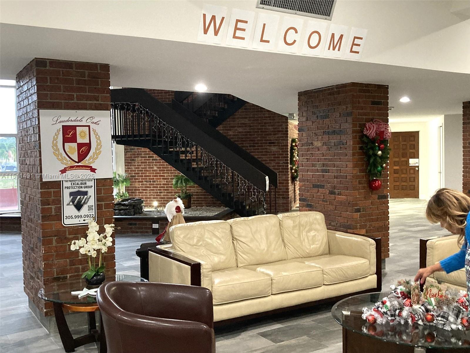 LAUDERDALE OAKS CONDO I - Residential