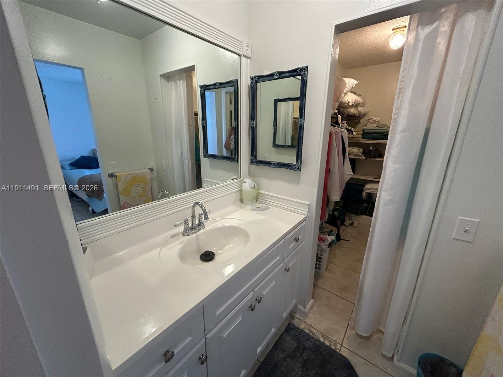 LAUDERDALE OAKS CONDO I - Residential