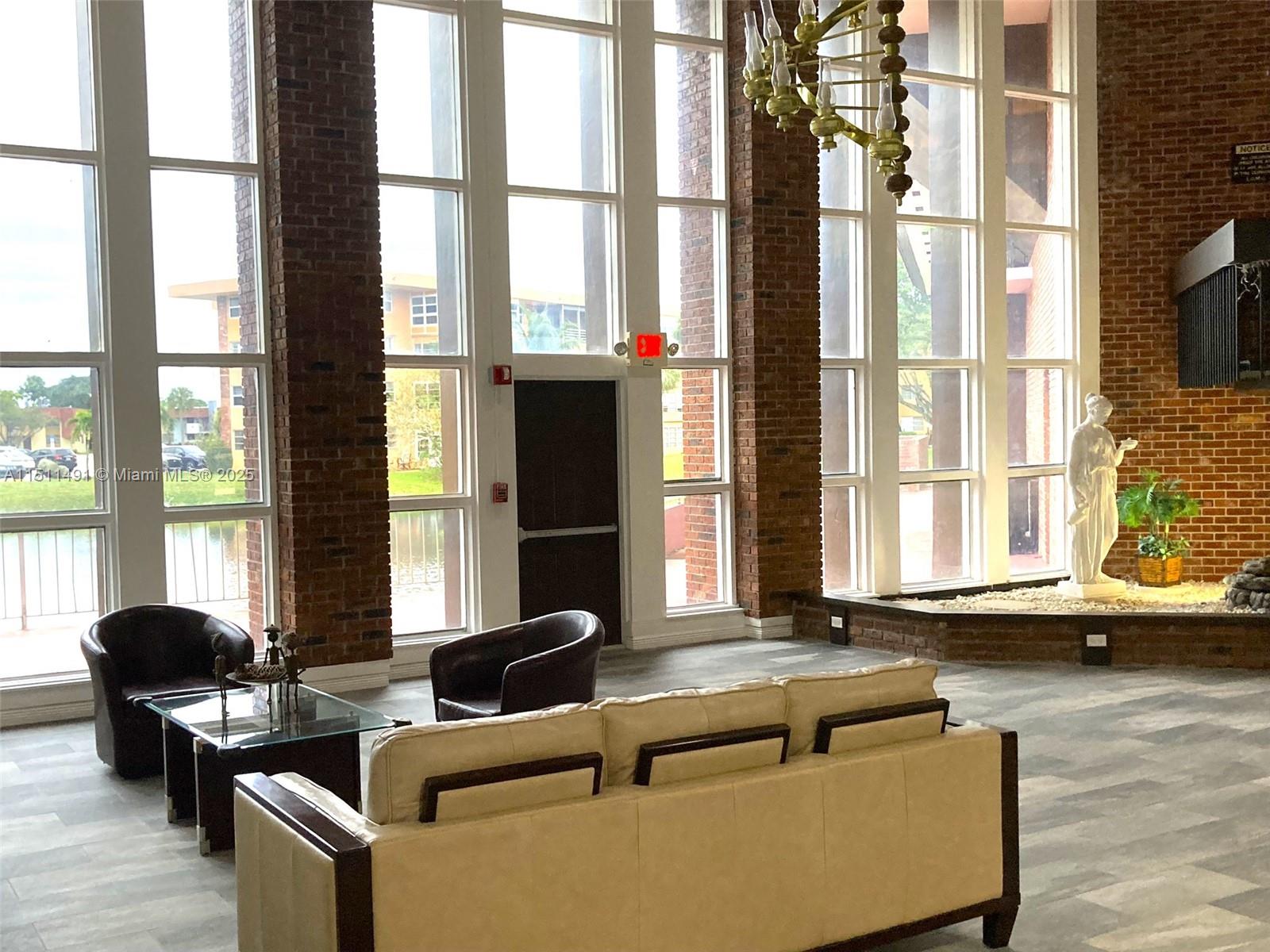 LAUDERDALE OAKS CONDO I - Residential