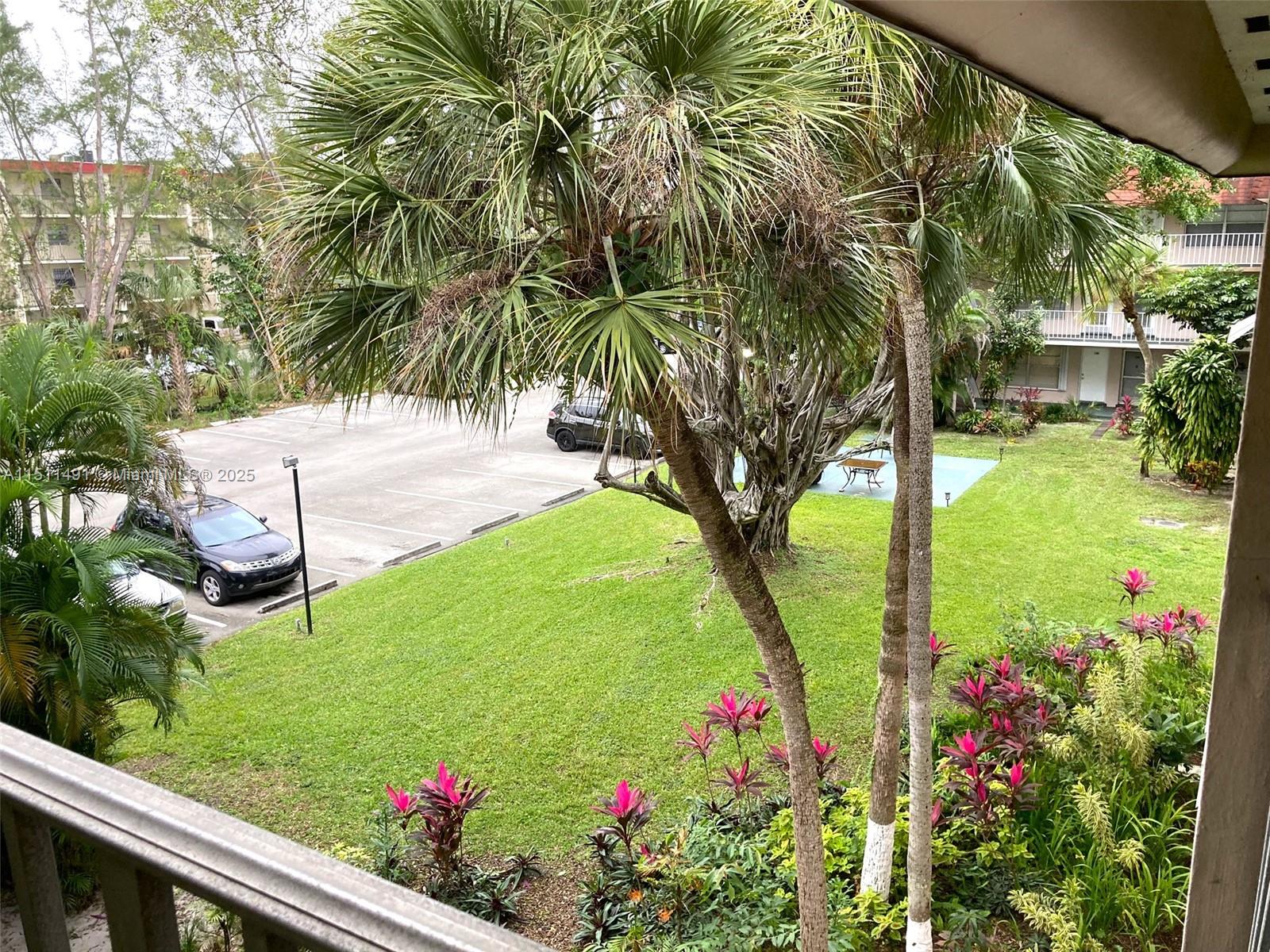 LAUDERDALE OAKS CONDO I - Residential