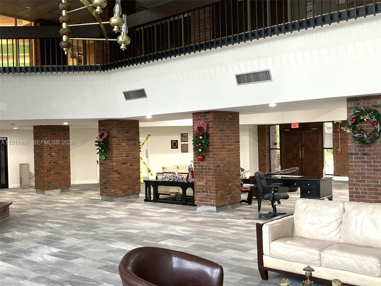 LAUDERDALE OAKS CONDO I - Residential