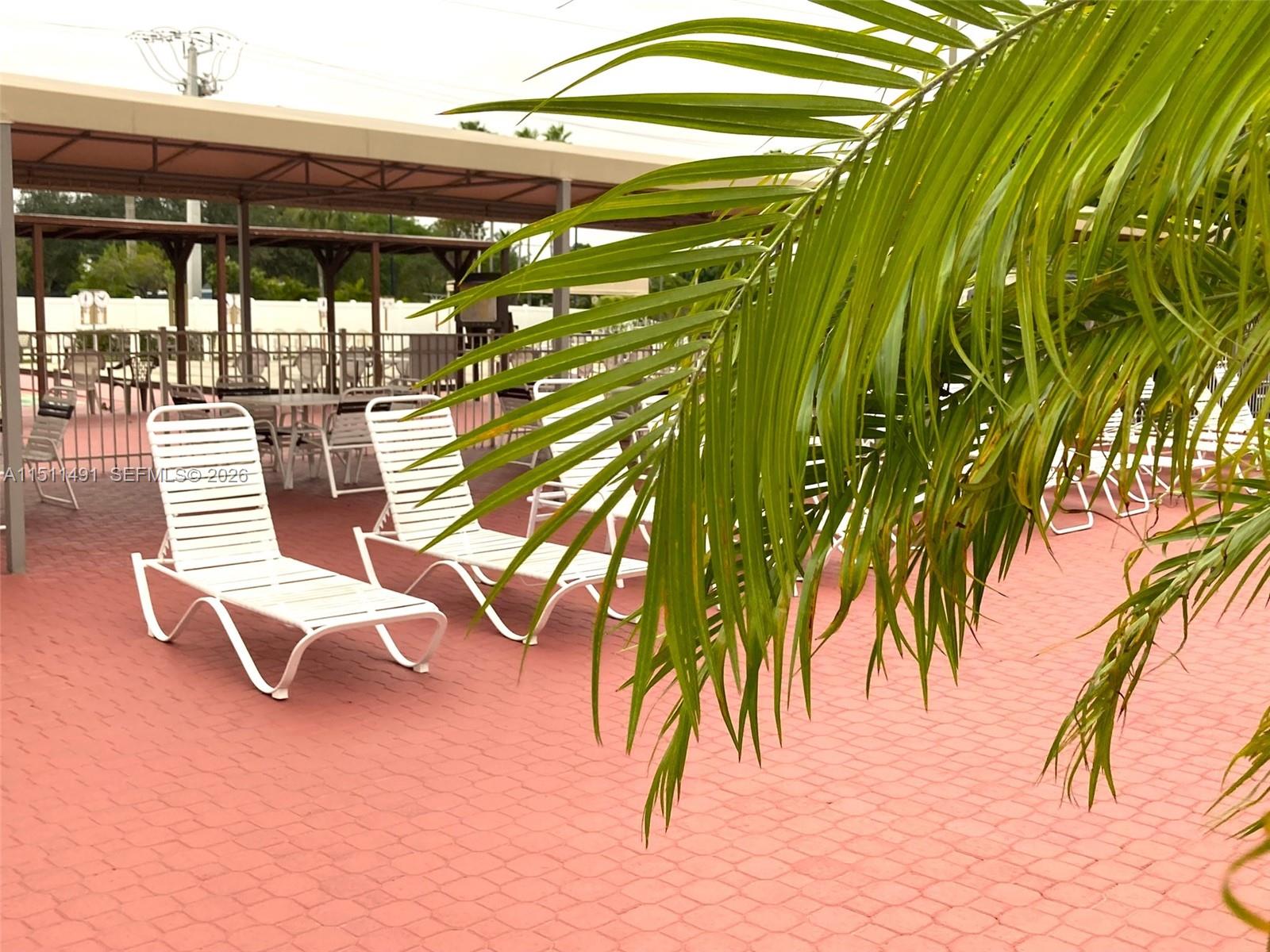 LAUDERDALE OAKS CONDO I - Residential