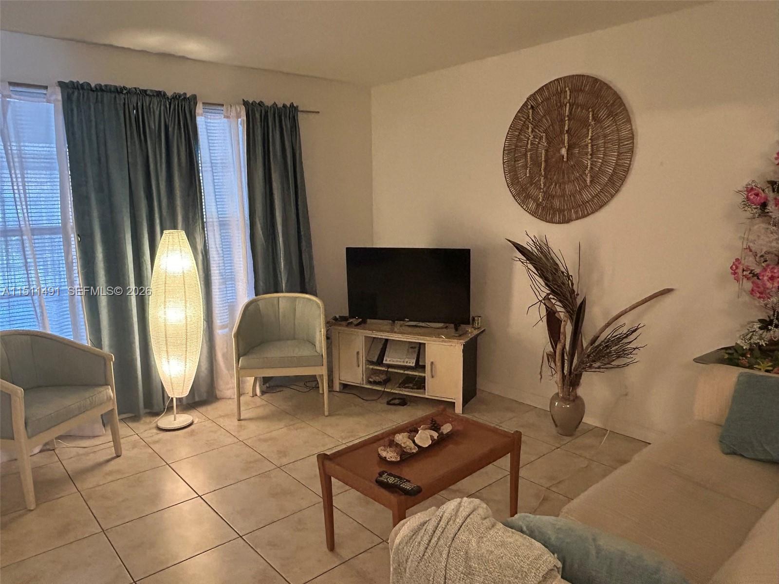 LAUDERDALE OAKS CONDO I - Residential