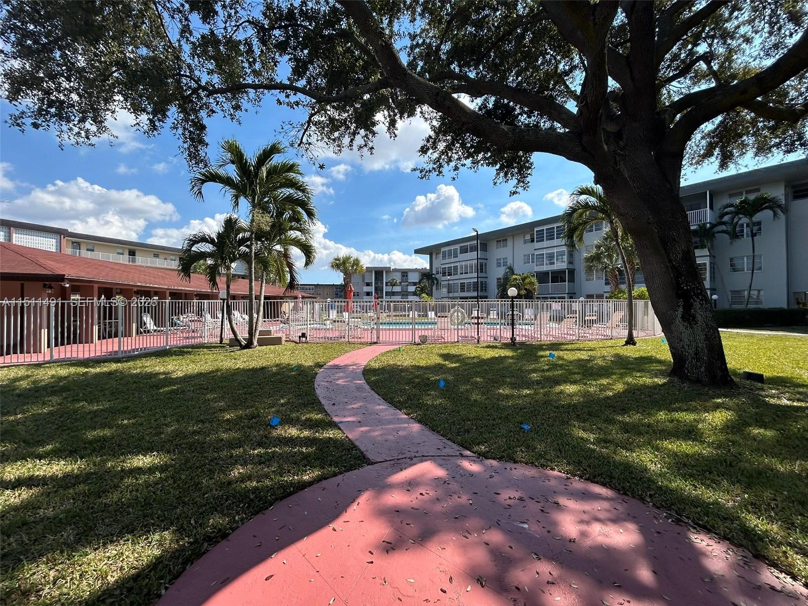 LAUDERDALE OAKS CONDO I - Residential