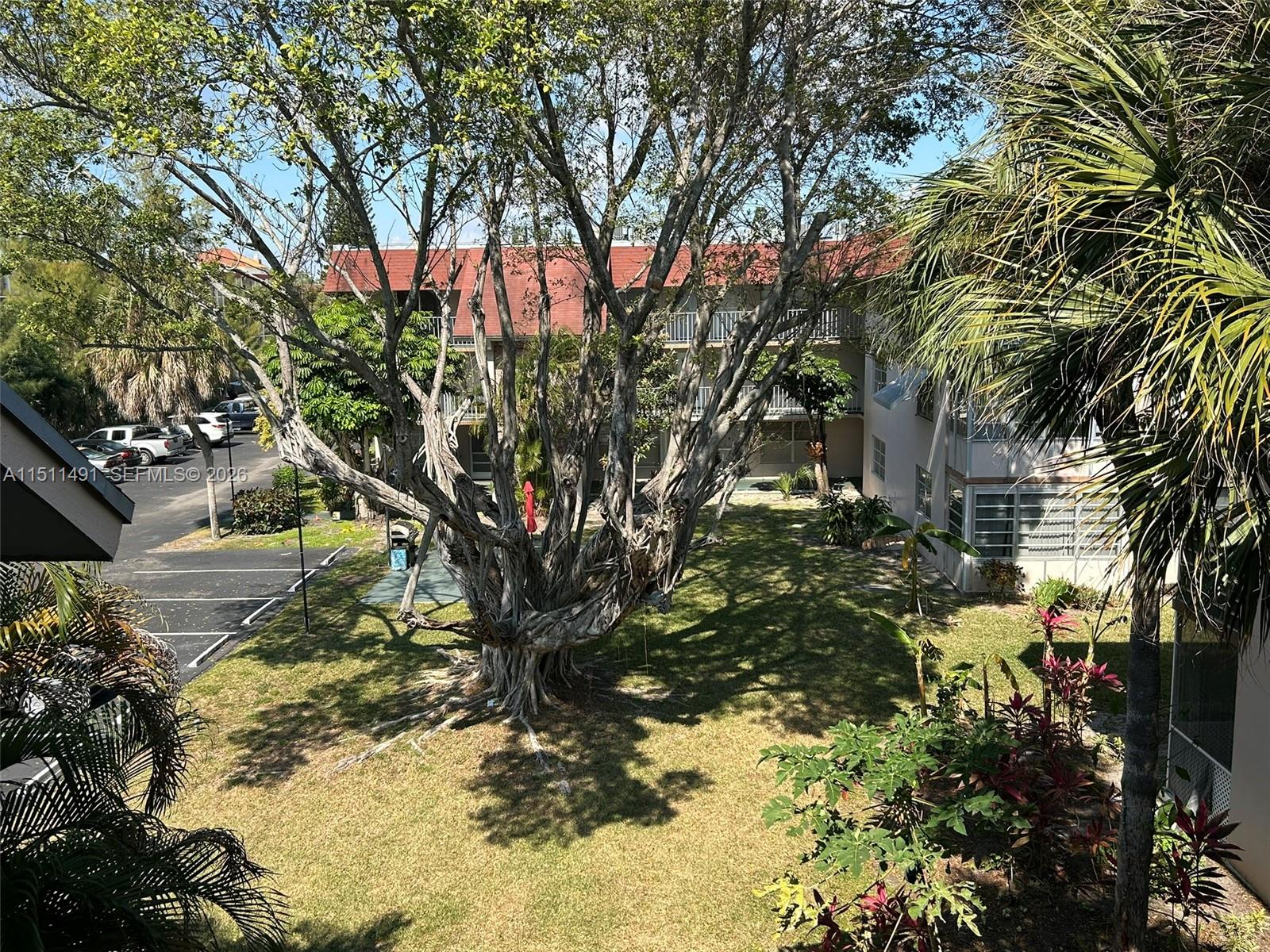 LAUDERDALE OAKS CONDO I - Residential