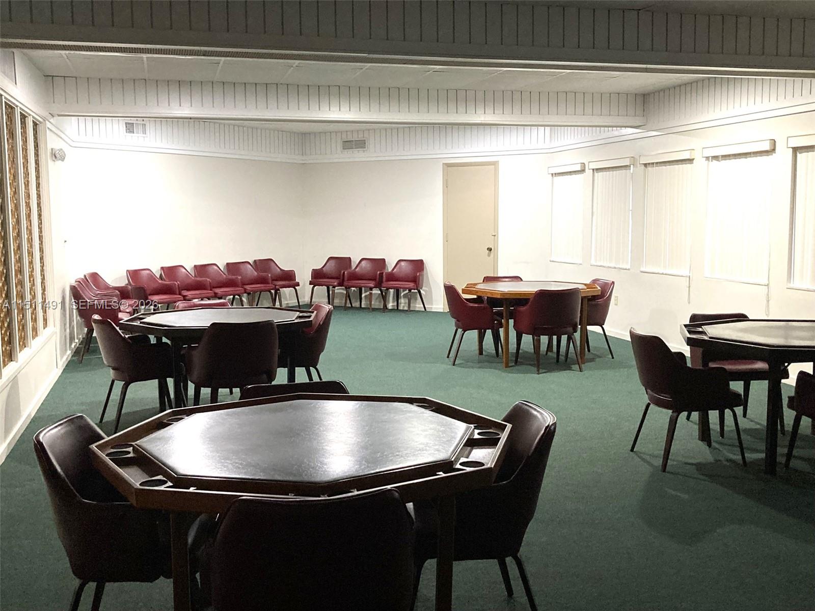 LAUDERDALE OAKS CONDO I - Residential