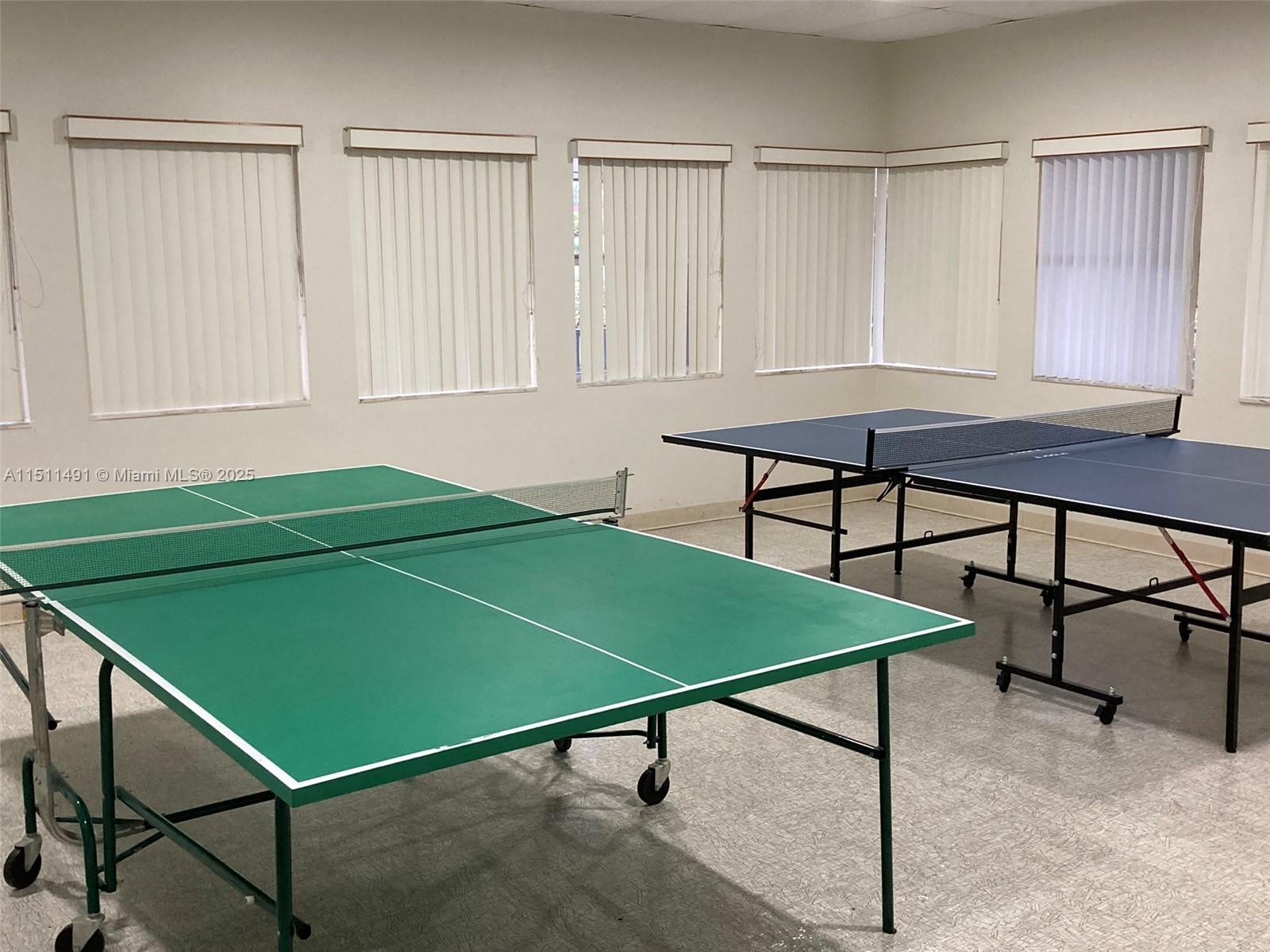 LAUDERDALE OAKS CONDO I - Residential