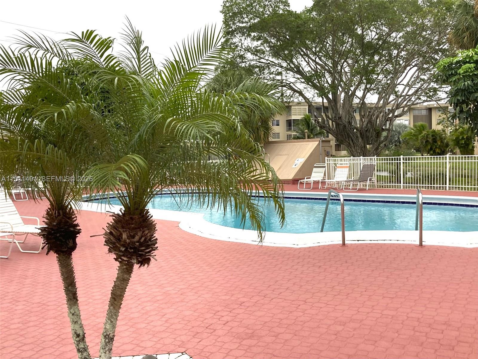 LAUDERDALE OAKS CONDO I - Residential