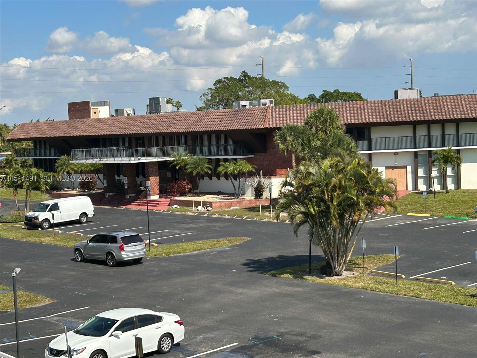 LAUDERDALE OAKS CONDO I - Residential