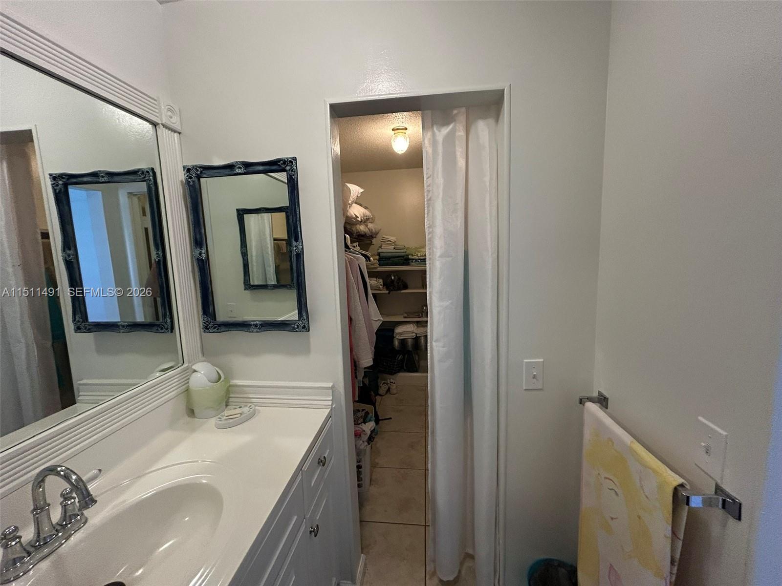 LAUDERDALE OAKS CONDO I - Residential