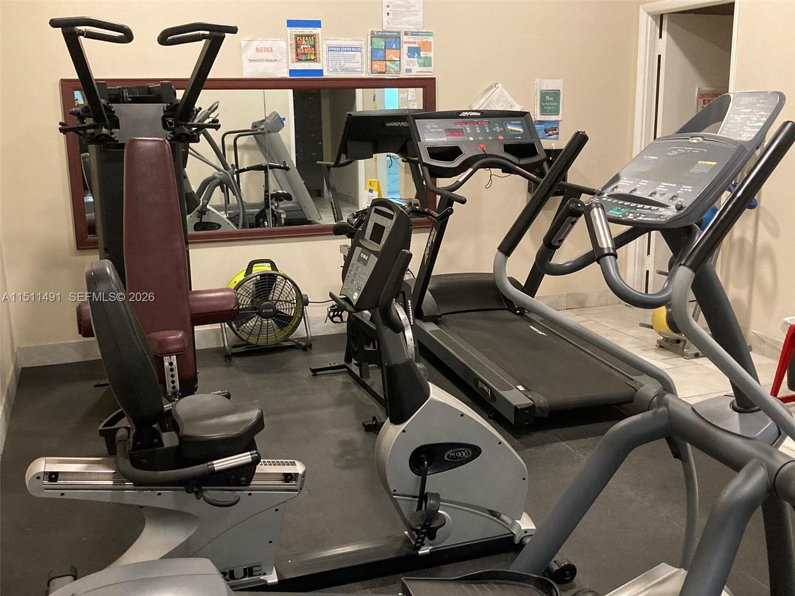 LAUDERDALE OAKS CONDO I - Residential