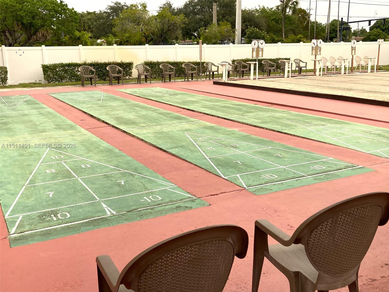 LAUDERDALE OAKS CONDO I - Residential