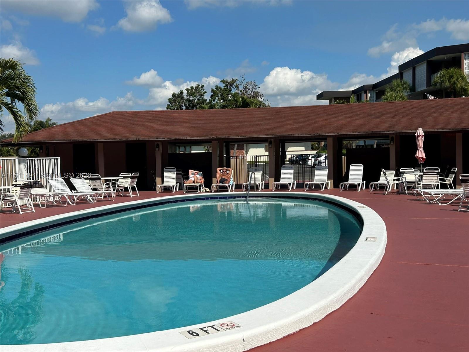 LAUDERDALE OAKS CONDO I - Residential