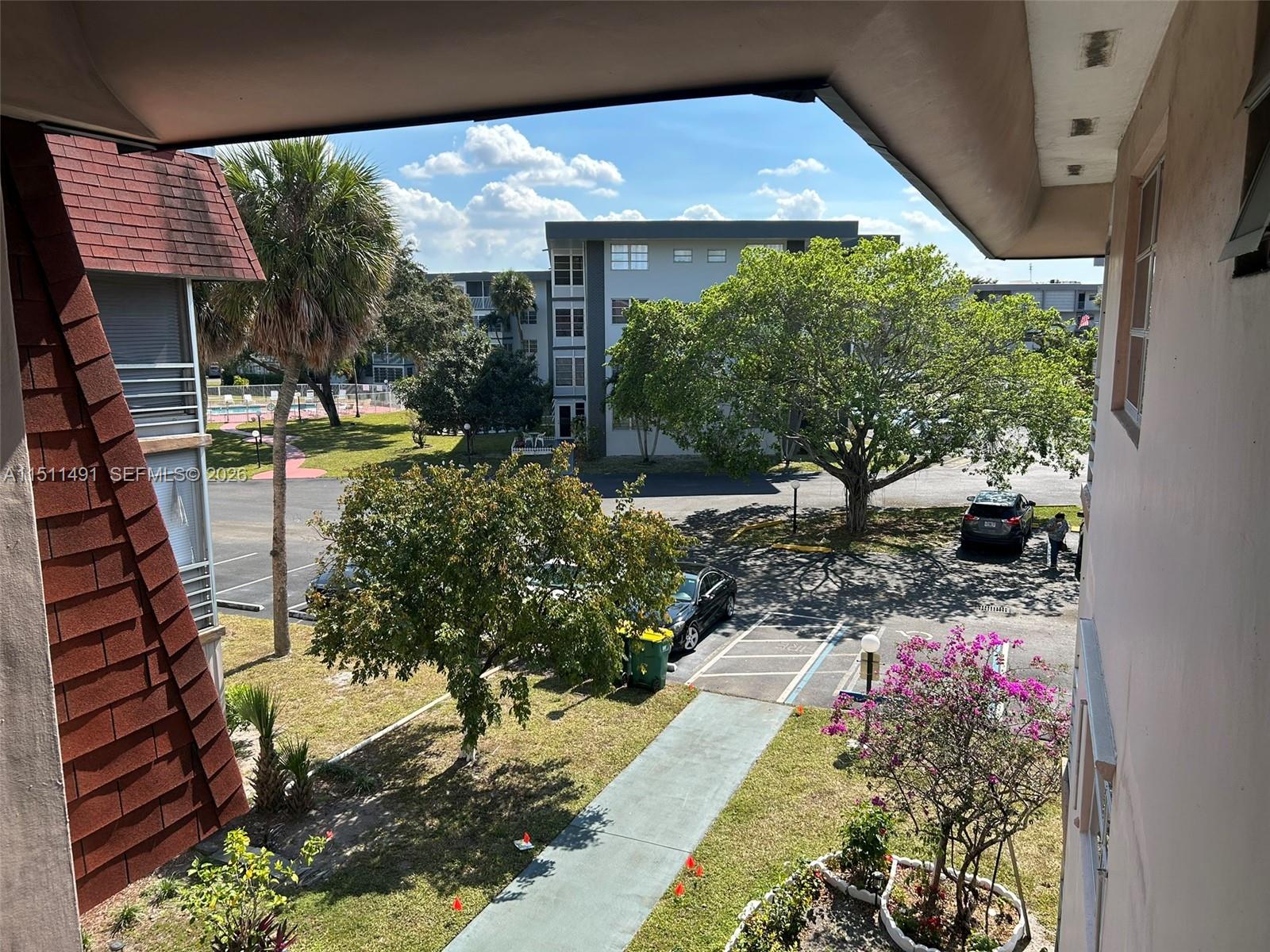 LAUDERDALE OAKS CONDO I - Residential