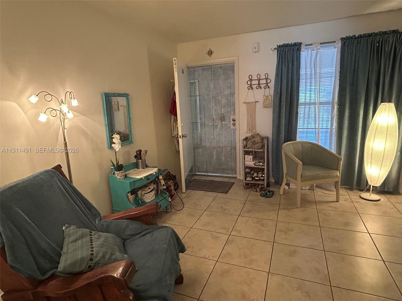 LAUDERDALE OAKS CONDO I - Residential