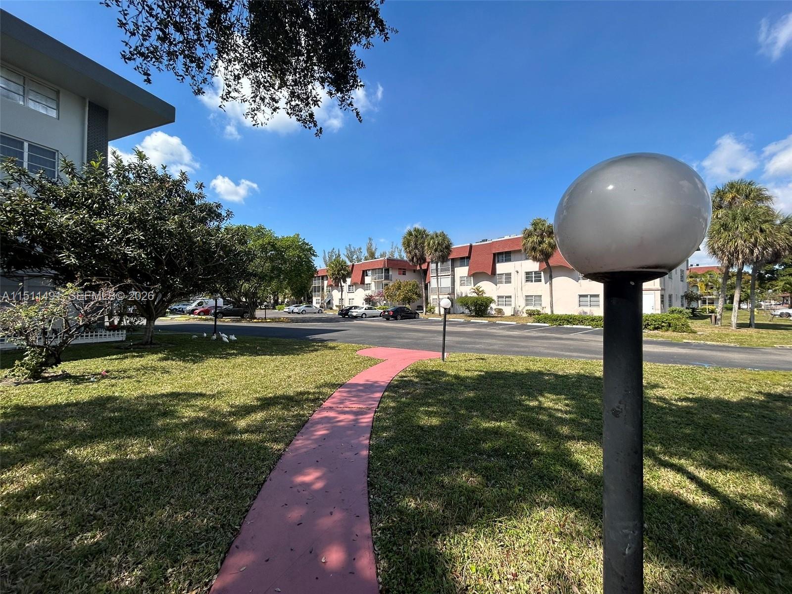 LAUDERDALE OAKS CONDO I - Residential
