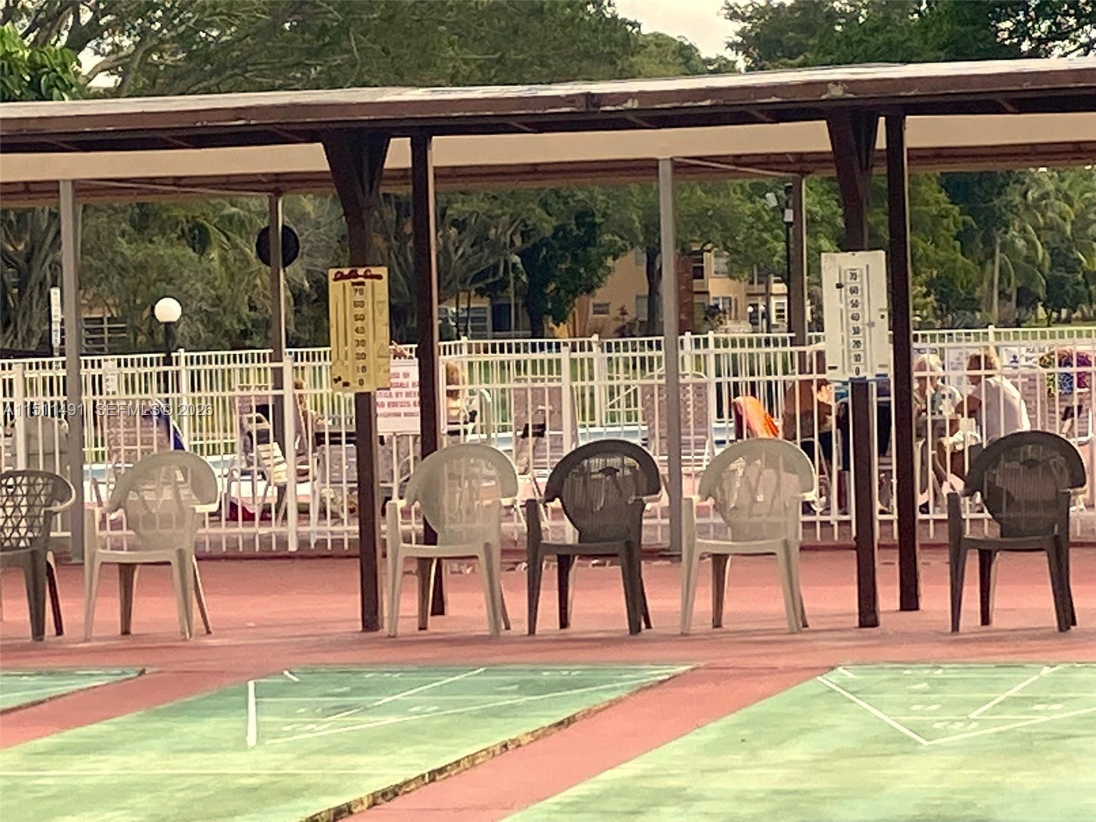 LAUDERDALE OAKS CONDO I - Residential