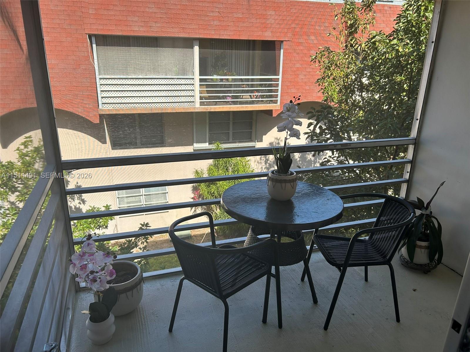 LAUDERDALE OAKS CONDO I - Residential