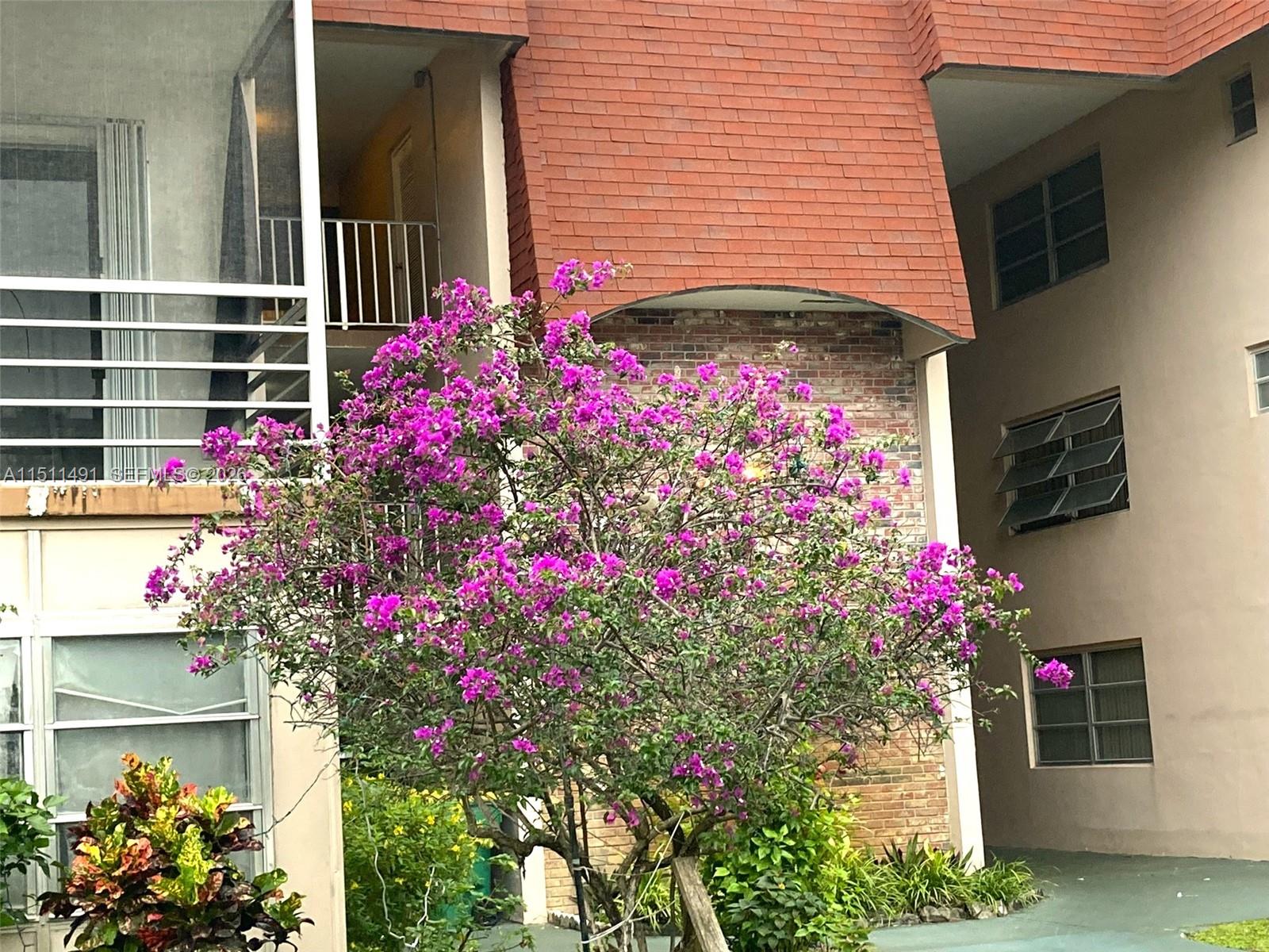 LAUDERDALE OAKS CONDO I - Residential