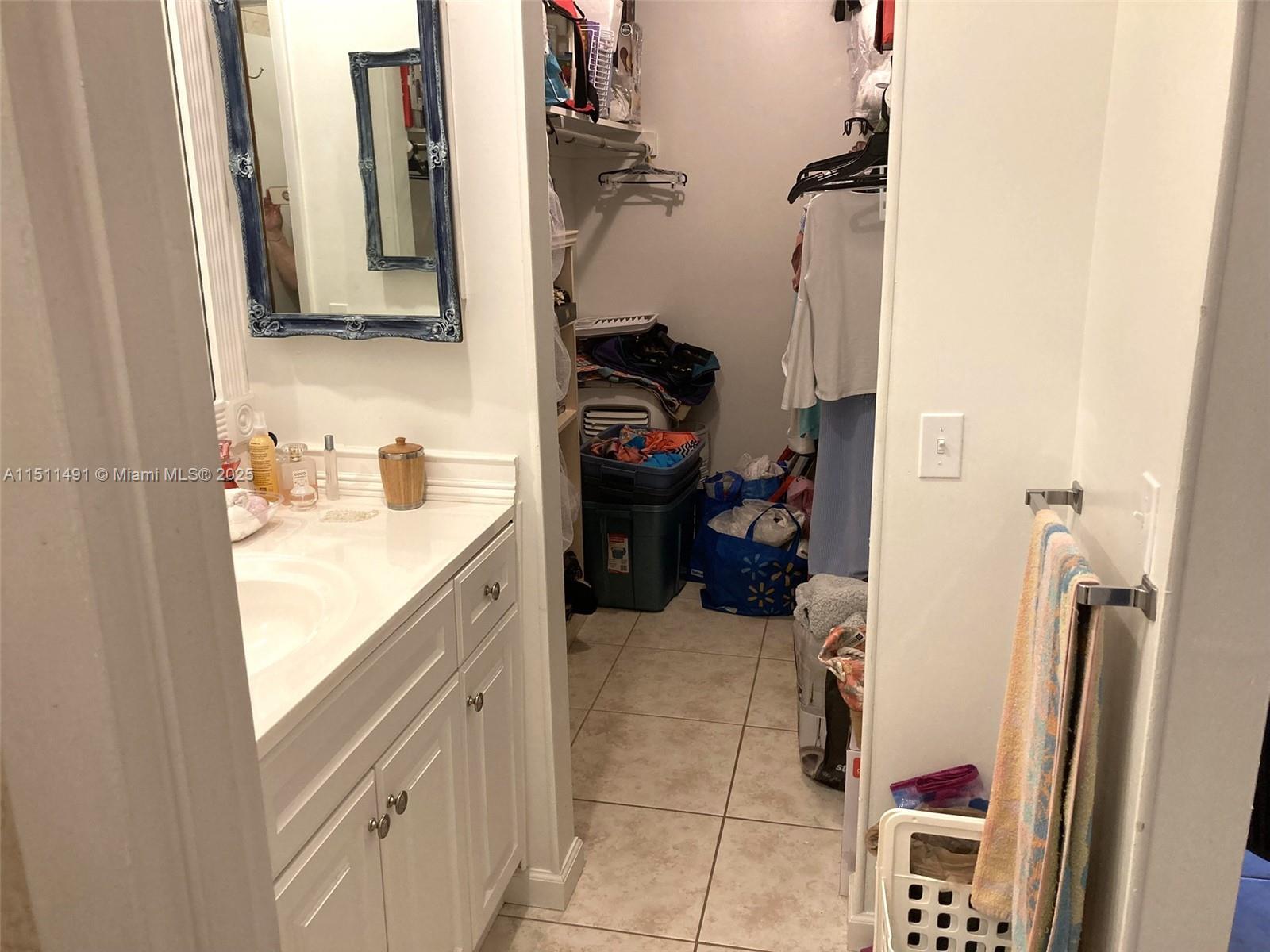 LAUDERDALE OAKS CONDO I - Residential