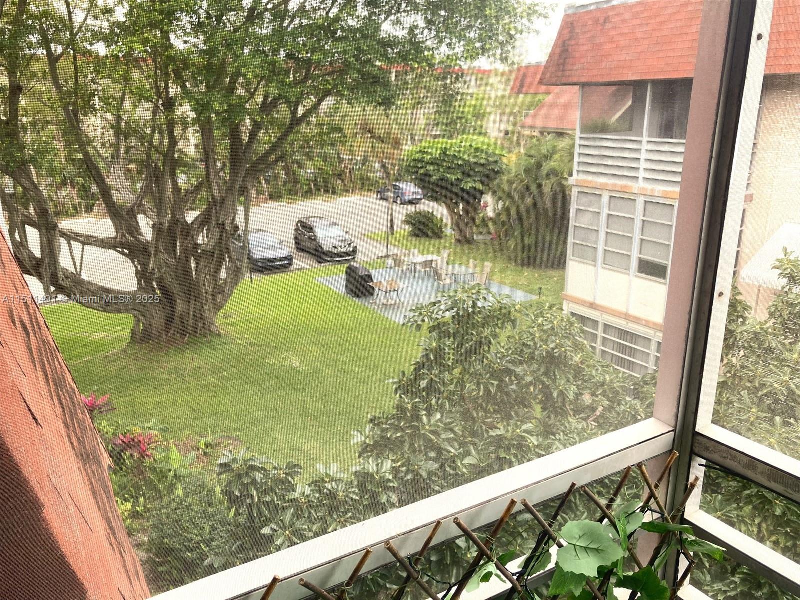 LAUDERDALE OAKS CONDO I - Residential