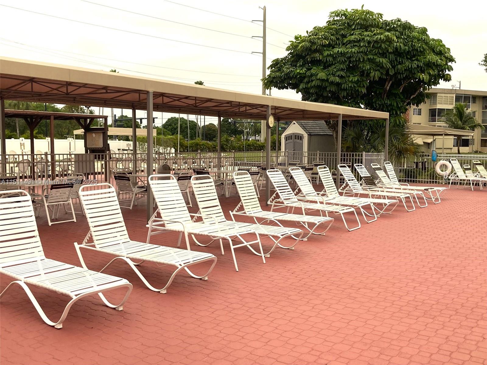 LAUDERDALE OAKS CONDO I - Residential