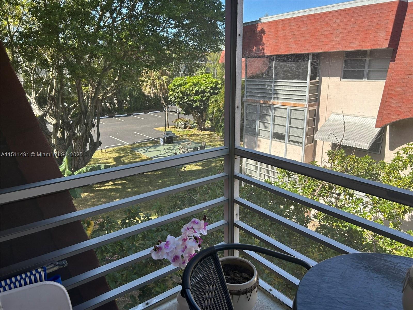 LAUDERDALE OAKS CONDO I - Residential