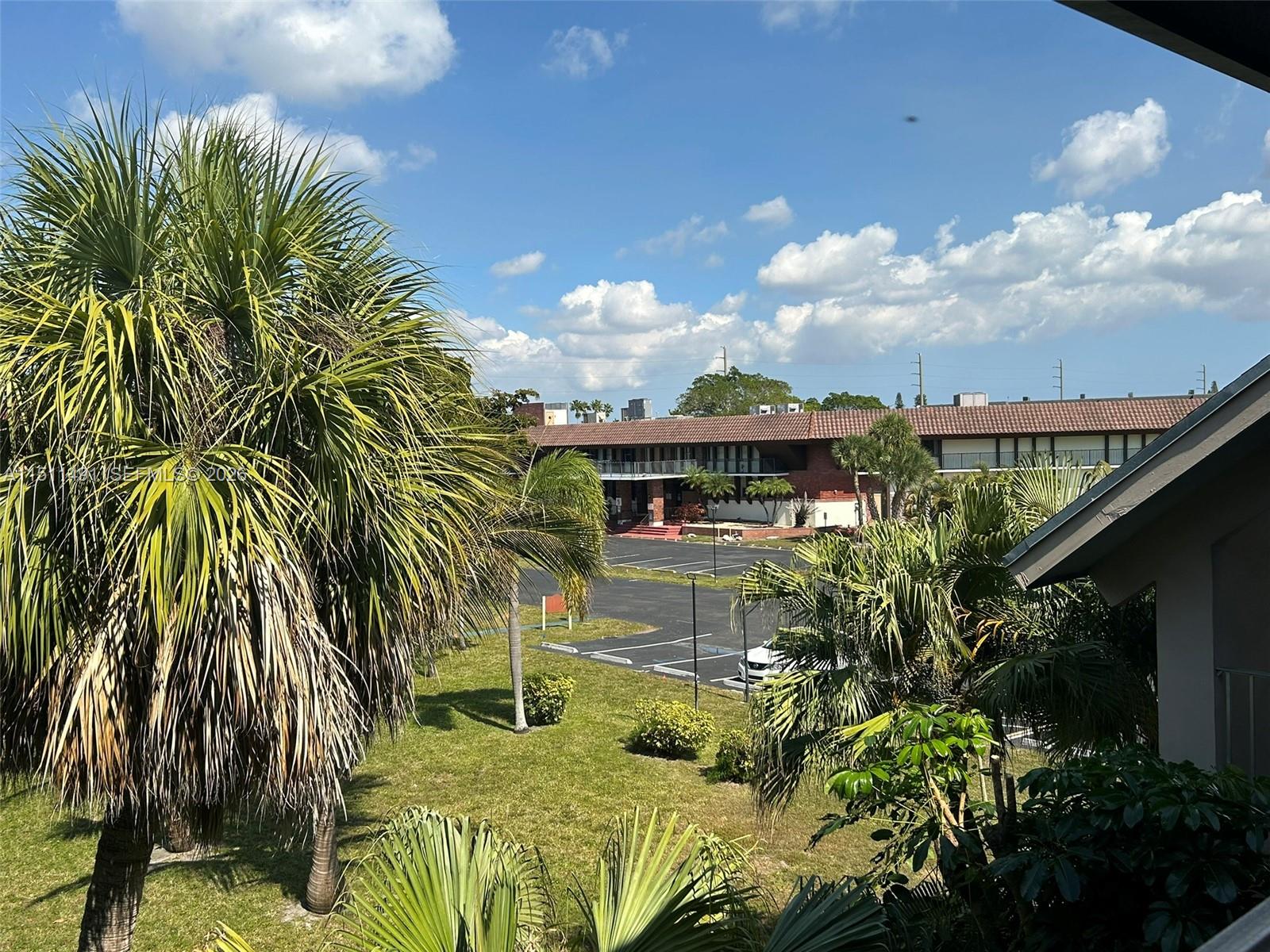 LAUDERDALE OAKS CONDO I - Residential