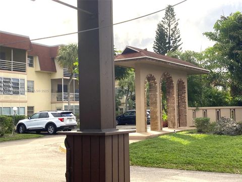 A home in Lauderdale Lakes