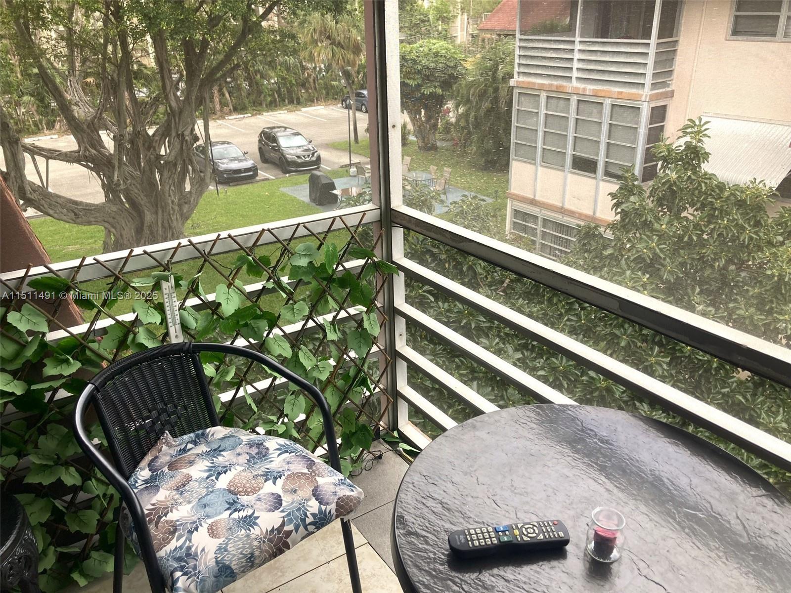 LAUDERDALE OAKS CONDO I - Residential